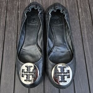 Tory Burch Reva Black Leather Silver Mediallion Slip On Ballet Flats Size 6 M